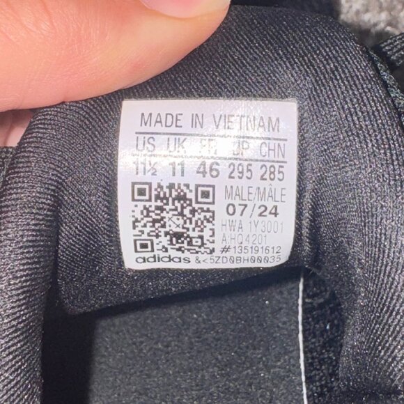 Adidas Ultraboosts- Like New - Picture 5 of 7